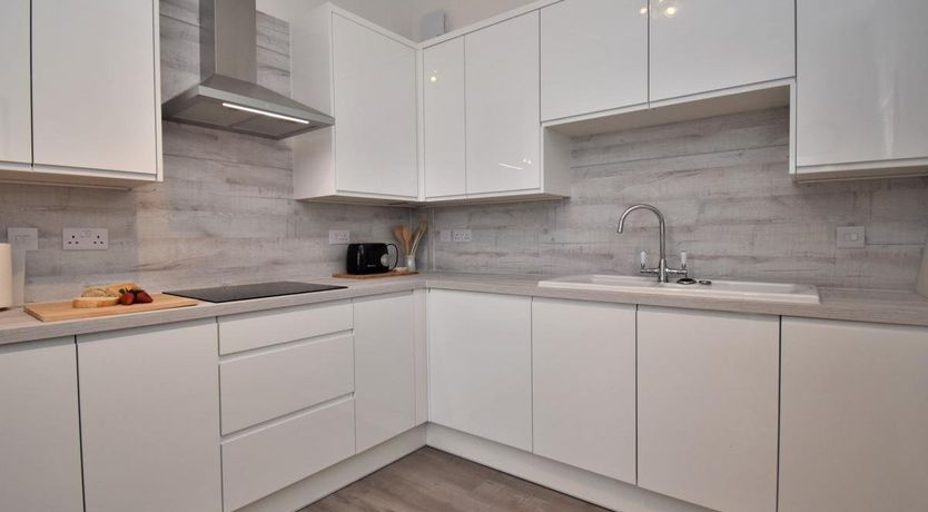 Photo of 2 Bed in Tenby