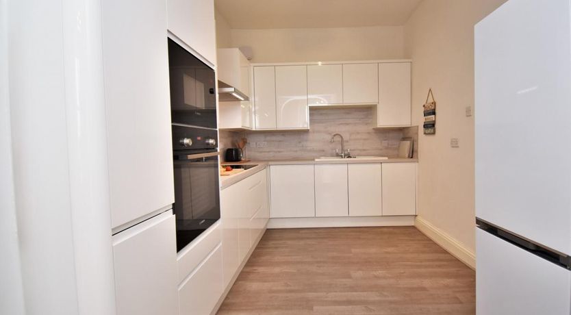 Photo of 2 Bed in Tenby