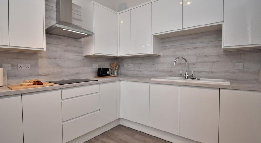 Photo of 2 Bed in Tenby