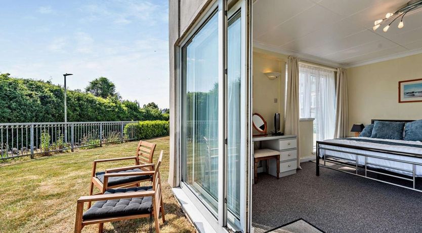 Photo of 2 Bed in Tenby