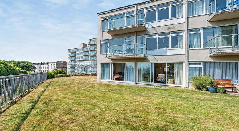 Photo of 2 Bed in Tenby