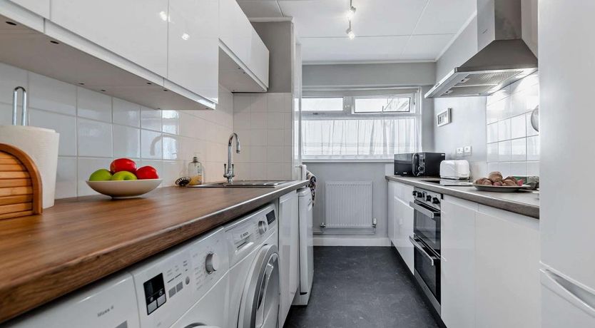 Photo of 2 Bed in Tenby