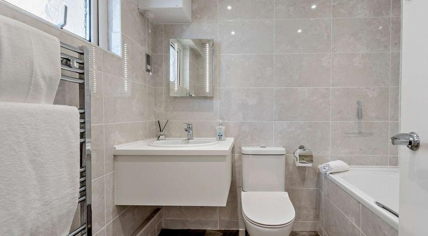 Photo of 2 Bed in Tenby