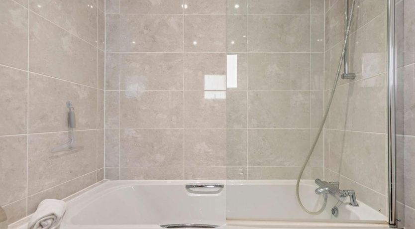 Photo of 2 Bed in Tenby