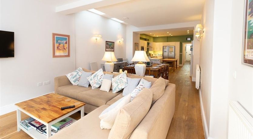 Photo of 5 Bed in Tenby