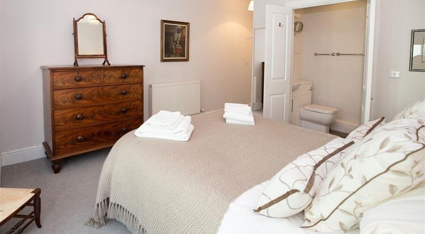 Photo of 5 Bed in Tenby