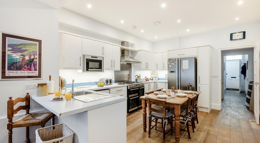 Photo of 5 Bed in Tenby