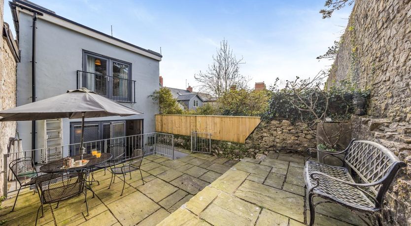 Photo of 5 Bed in Tenby