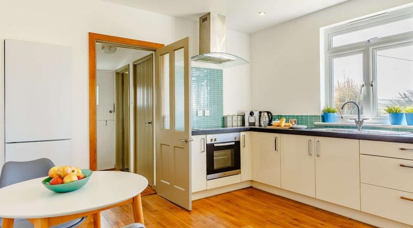 Photo of 5 Bed in Perranporth