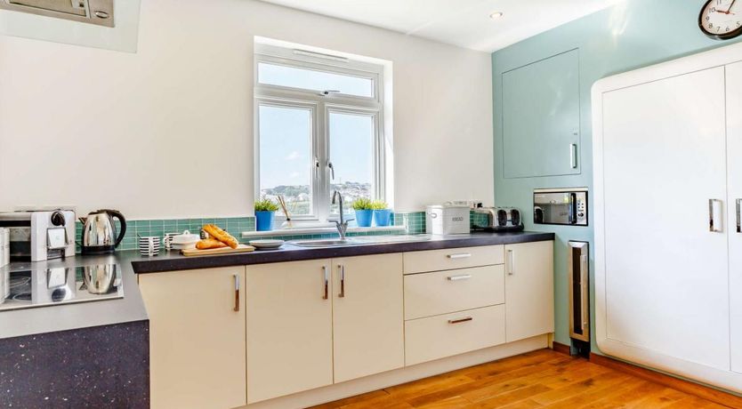 Photo of 5 Bed in Perranporth