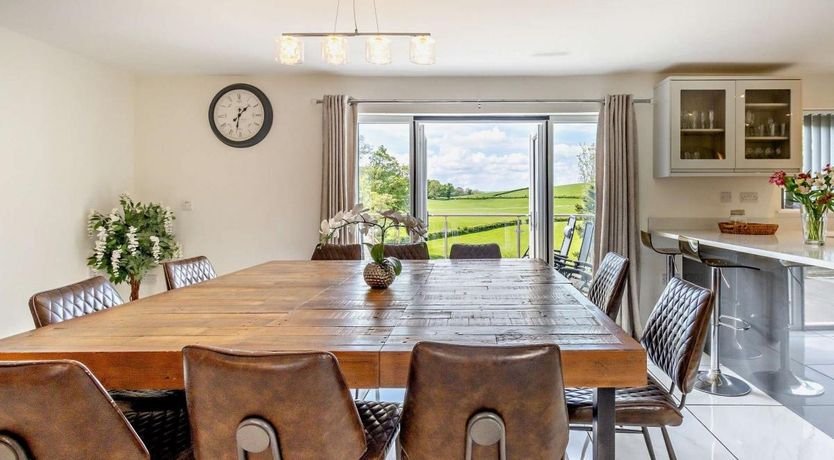 Photo of 5 Bed in Llanynis