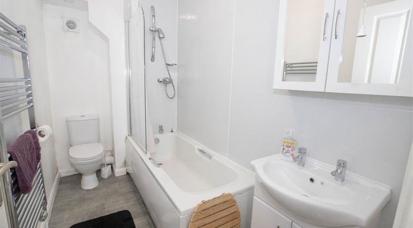 Photo of 2 Bed in Tenby