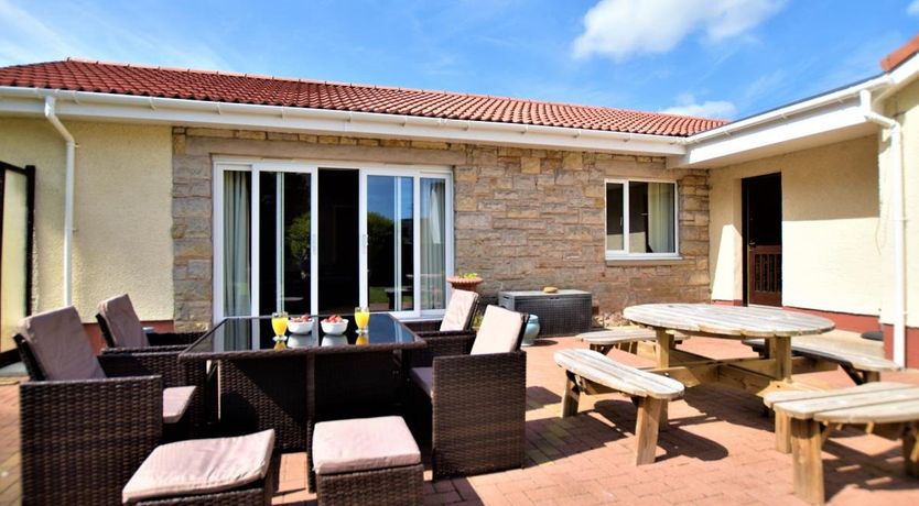 Photo of 5 Bed in Cupar Muir