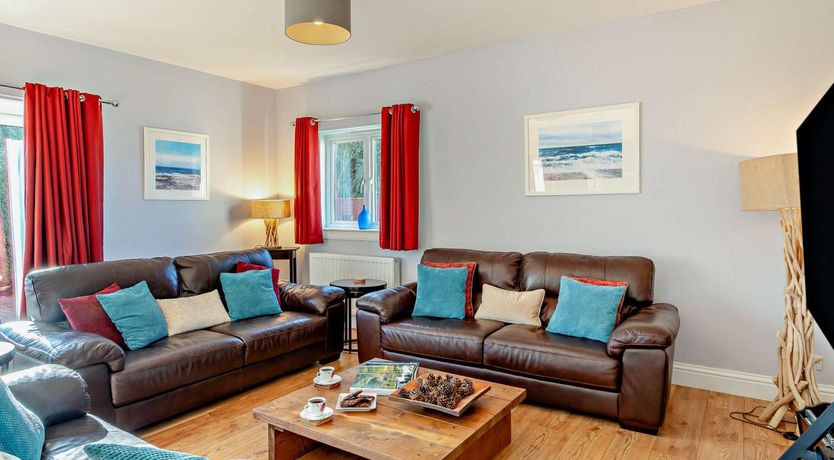 Photo of 5 Bed in Cupar