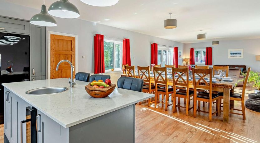 Photo of 5 Bed in Cupar