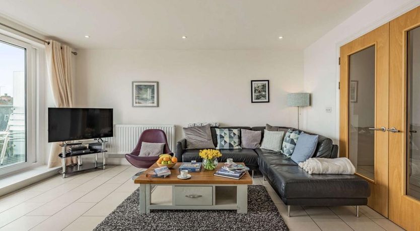 Photo of 3 Bed in Tenby