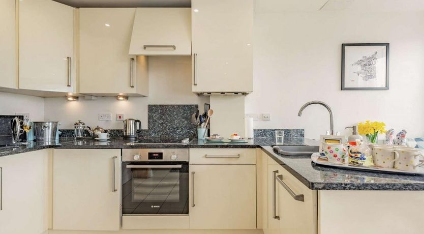 Photo of 3 Bed in Tenby