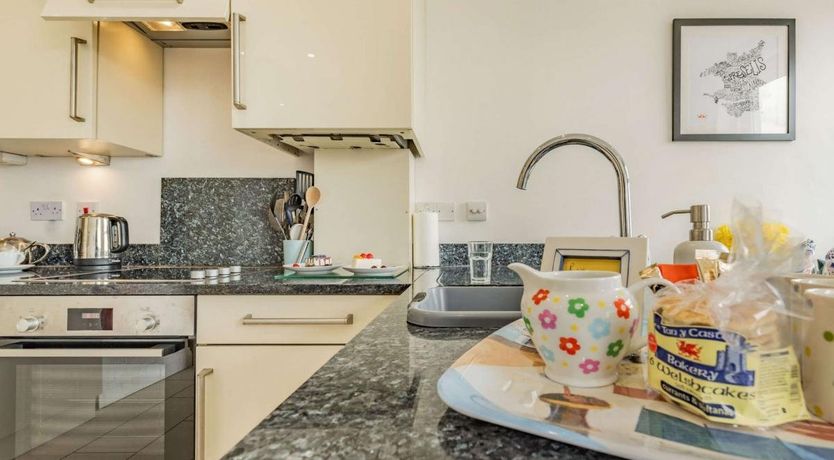 Photo of 3 Bed in Tenby