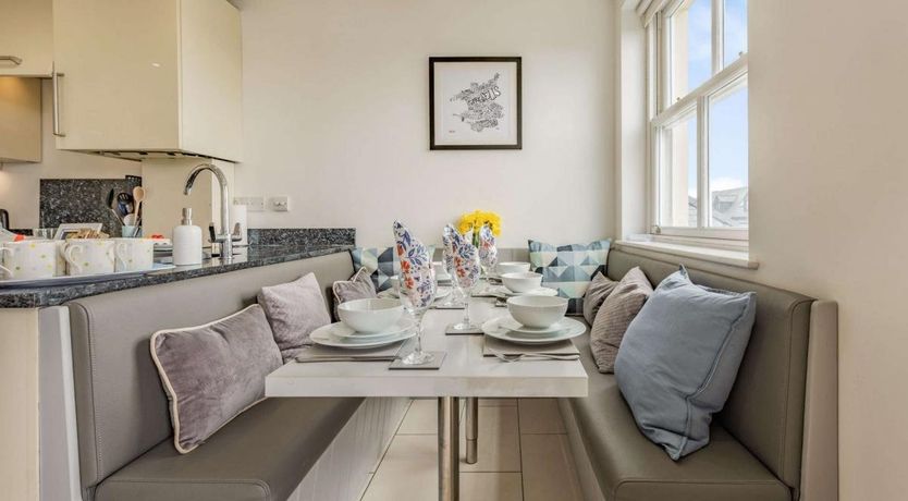 Photo of 3 Bed in Tenby