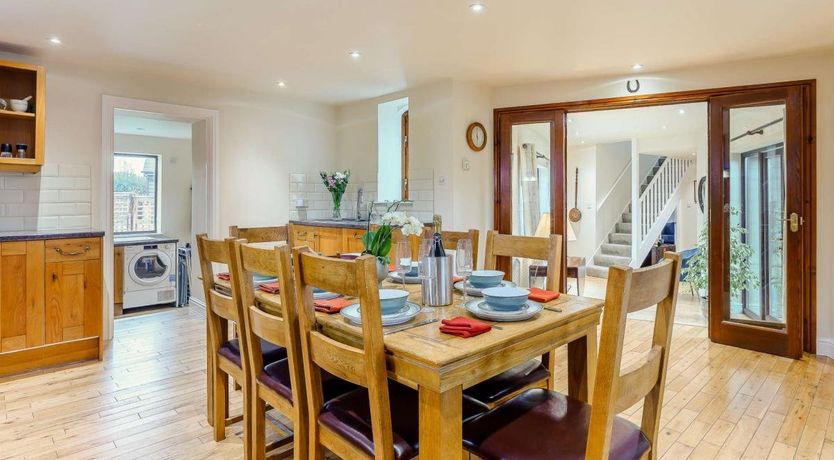 Photo of 4 Bed in Kingsnorth