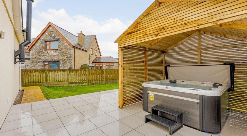 Photo of 4 Bed in Penygroes