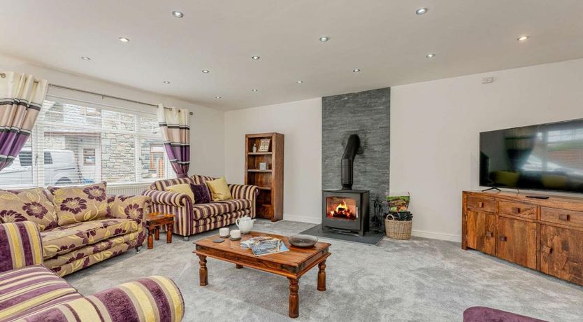 Photo of 4 Bed in Penygroes