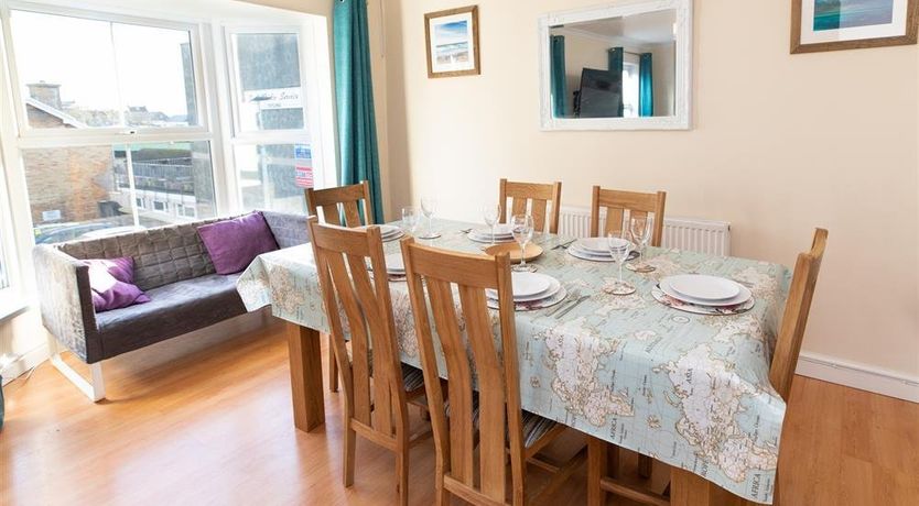 Photo of 3 Bed in Tenby