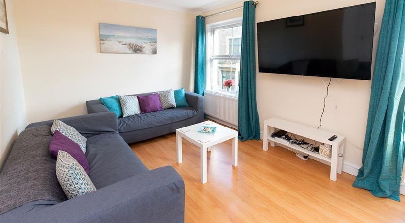 Photo of 3 Bed in Tenby