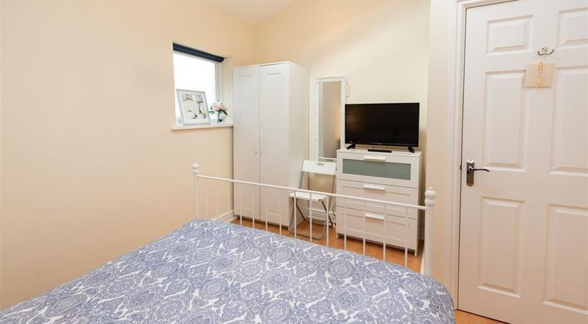 Photo of 3 Bed in Tenby