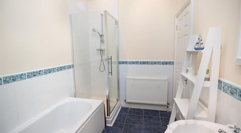 Photo of 3 Bed in Tenby