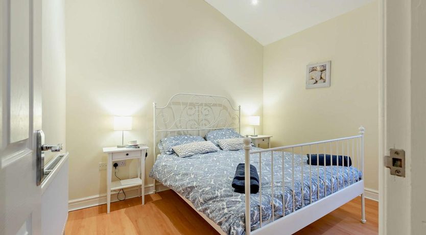 Photo of 3 Bed in Tenby