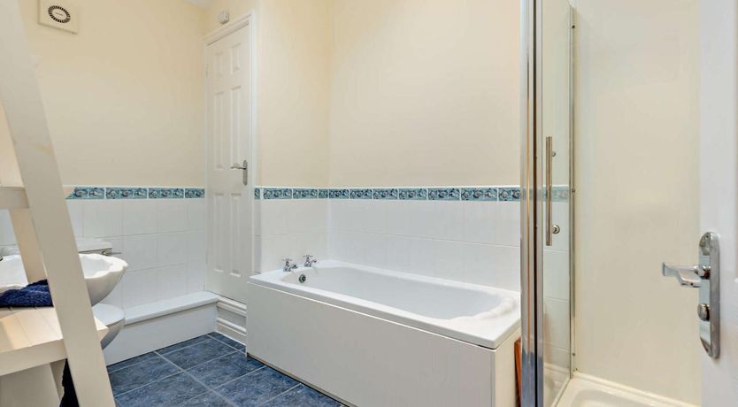 Photo of 3 Bed in Tenby
