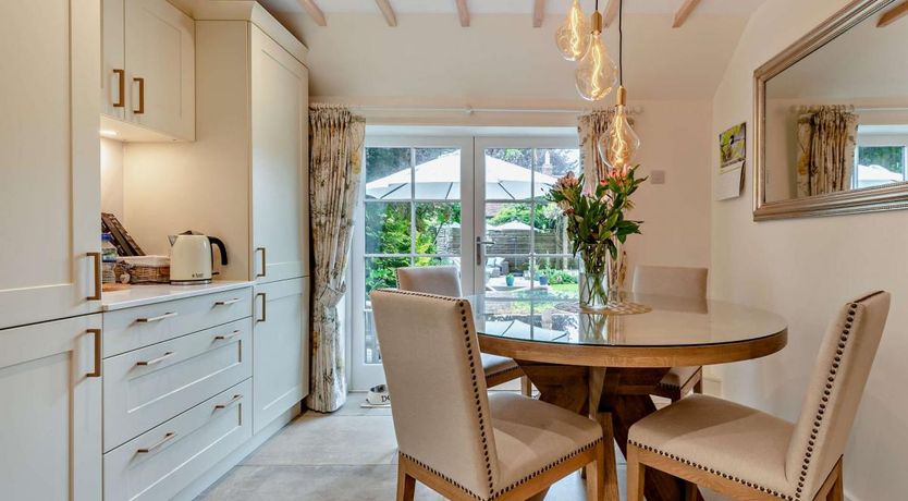 Photo of 3 Bed in Tarrant Monkton