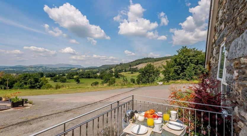 Photo of 1 Bed in Llandderfel