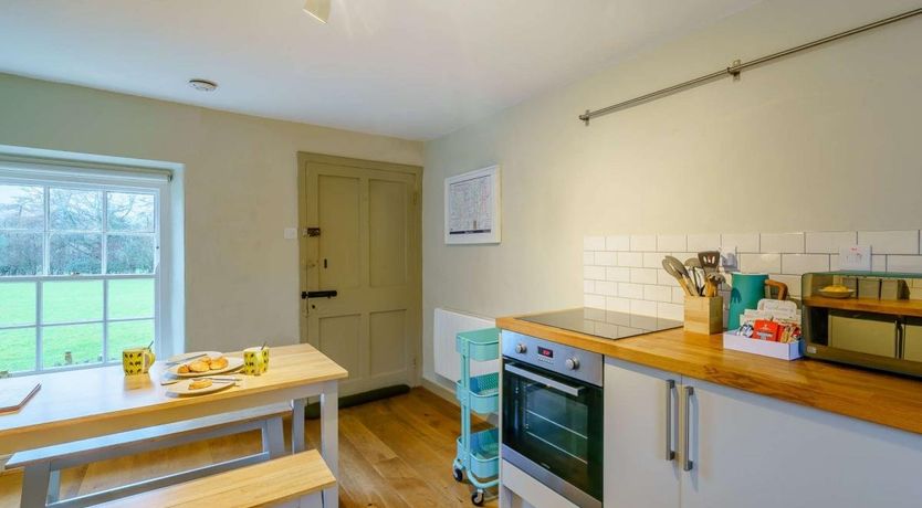 Photo of 2 Bed in High Lorton