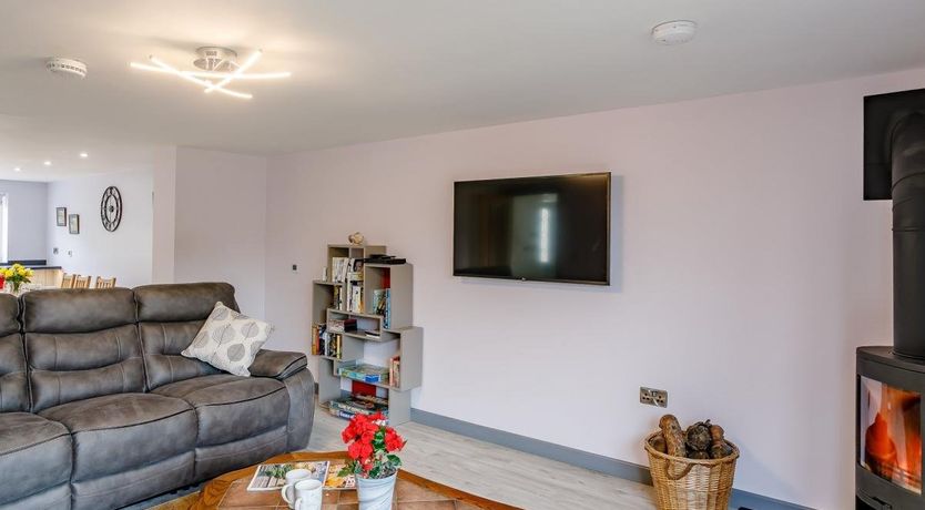 Photo of 3 Bed in Ellerton