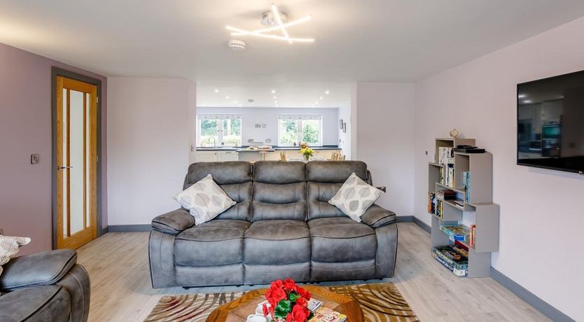 Photo of 3 Bed in Ellerton