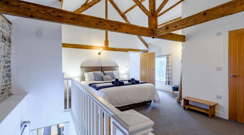 Photo of 6 Bed in Petrockstow