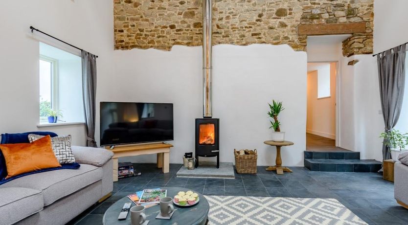 Photo of 6 Bed in Petrockstow