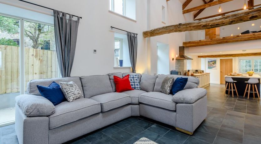 Photo of 6 Bed in Petrockstow