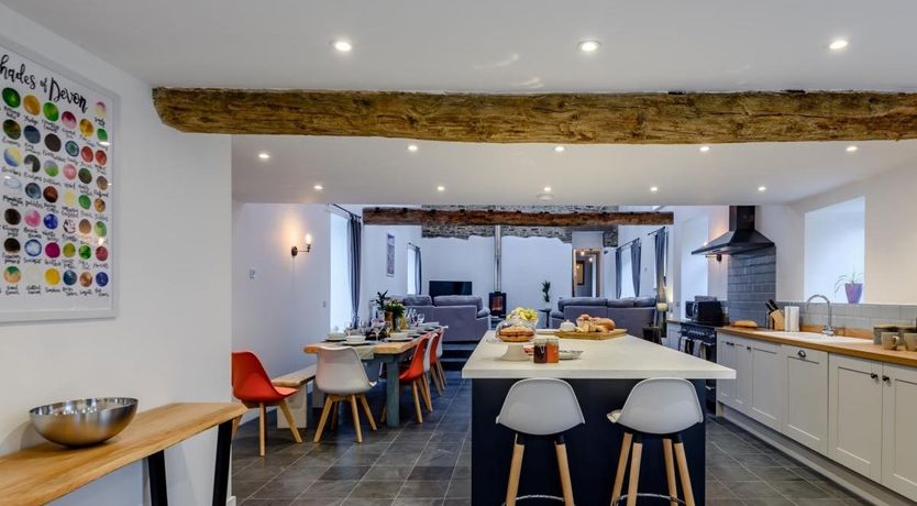 Photo of 6 Bed in Petrockstow