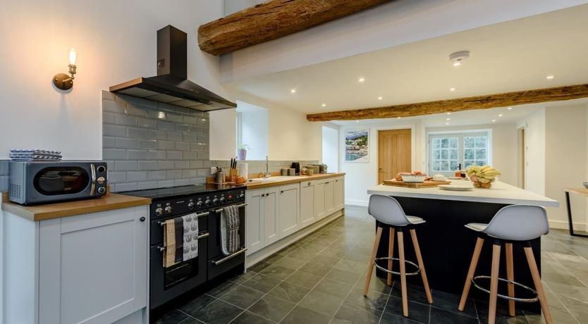 Photo of 6 Bed in Petrockstow