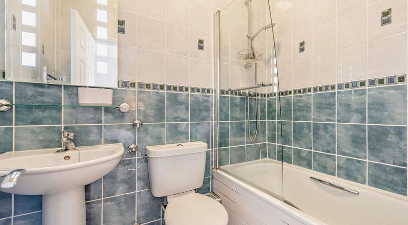 Photo of 1 Bed in Tenby