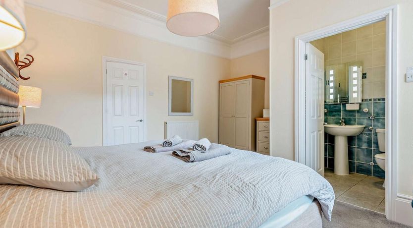 Photo of 1 Bed in Tenby