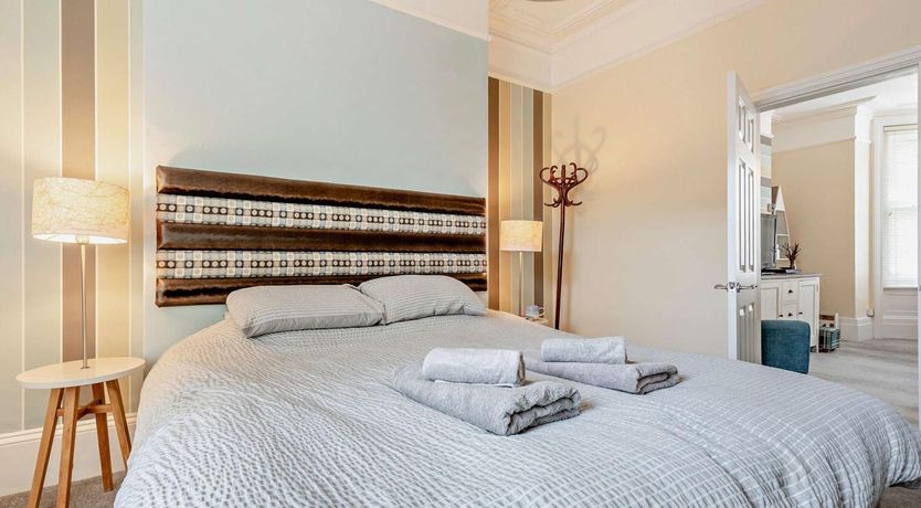 Photo of 1 Bed in Tenby