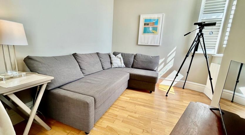 Photo of 1 Bed in Tenby