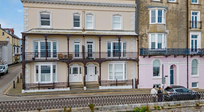 Photo of 1 Bed in Tenby