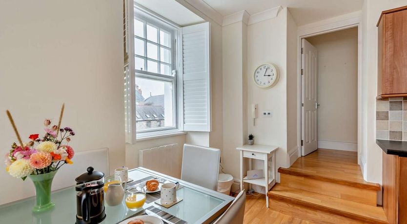 Photo of 1 Bed in Tenby