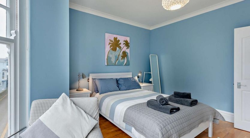 Photo of 1 Bed in Tenby