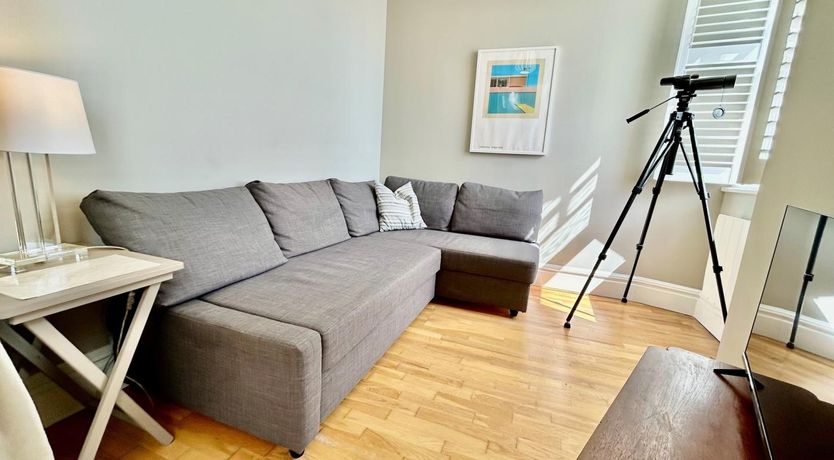 Photo of 1 Bed in Tenby